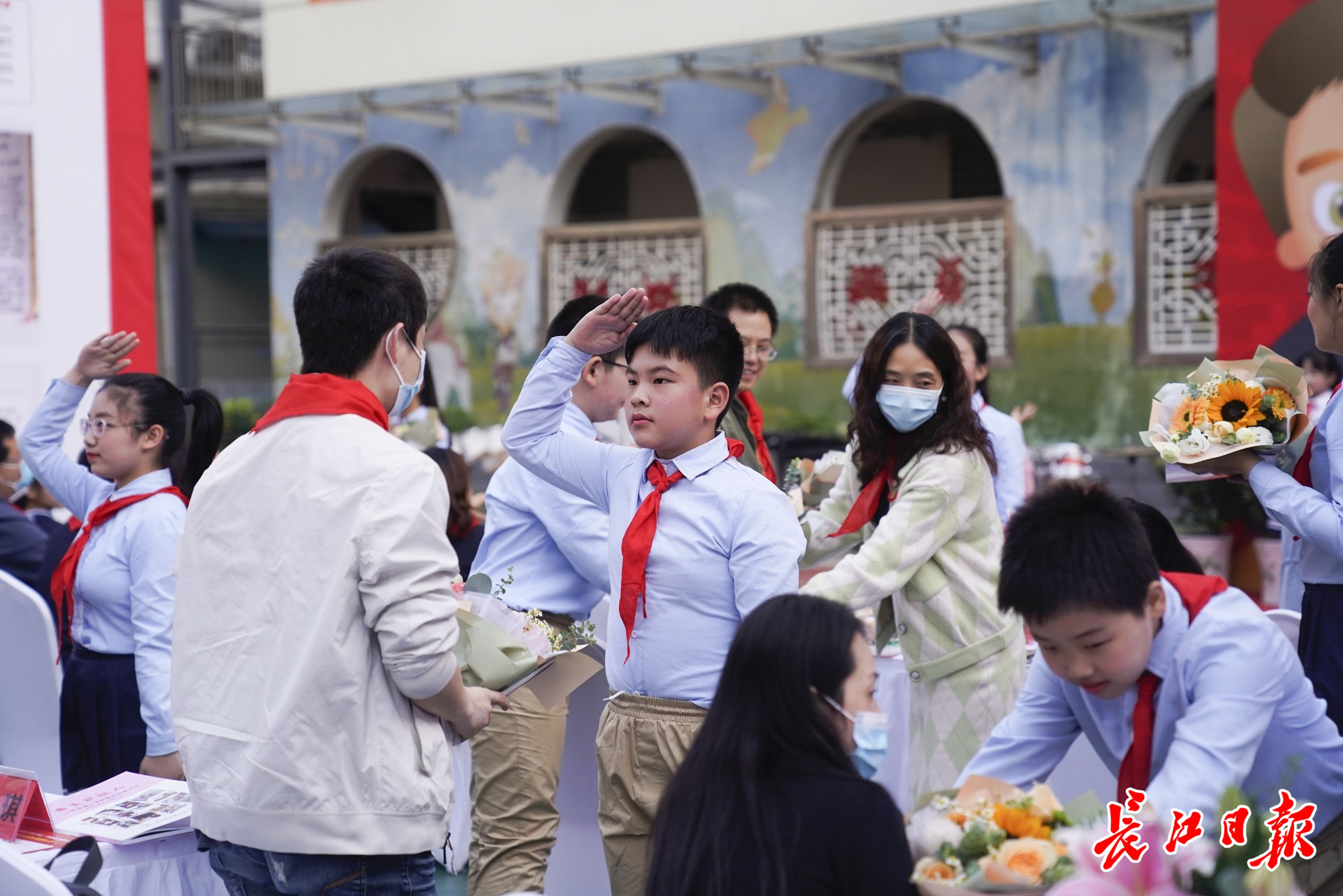 南宫NG·28(中国)官方网站用学到的劳动技能做了一桌拿手好菜孩子们给战疫英雄“(图2)