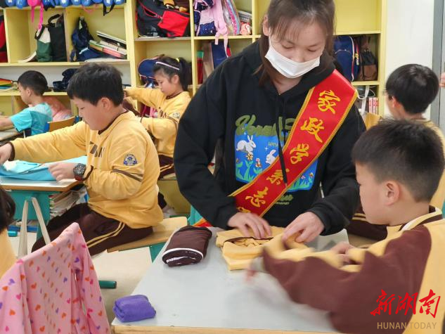 南宫NG·28(中国)官方网站湖南女子学院家政志愿者走进小学开讲“整理收纳小课堂(图1)