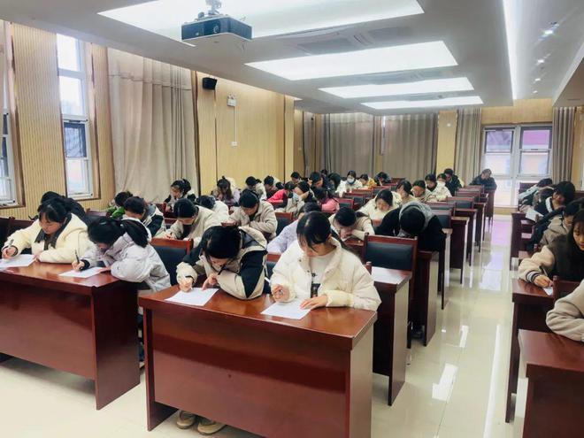 南宫28信阳市百花幼儿园：师光熠熠绽芳华 匠心筑梦展风采(图1)