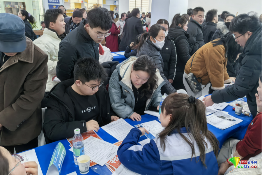 南宫28春风送岗促就业 西安鄠邑举办2025年人社工作进园区春风行动专场招聘会(图3)