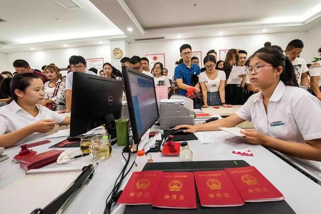 南宫28新年刚过山东一离婚登记处爆满官方回应网友：贫穷夫妻百事哀(图8)