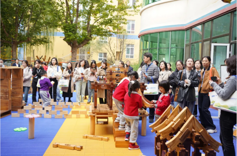 南宫NG·28(中国)官方网站看山东省府幼儿园如何“背倚明湖、活化教育”作答“全(图3)