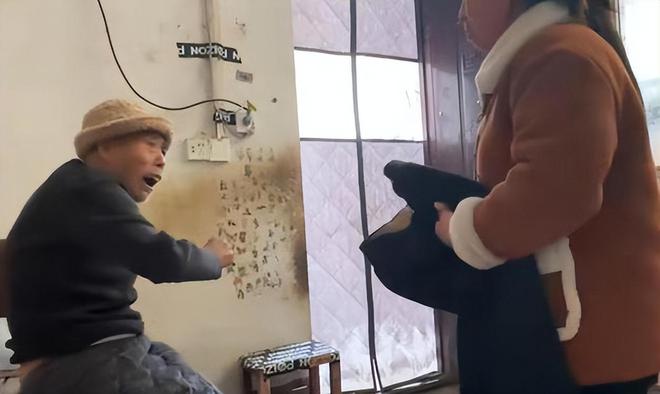 南宫28“还过个屁年！”河南女子崩溃时的嘶吼撕开4500万家庭的隐痛！(图17)