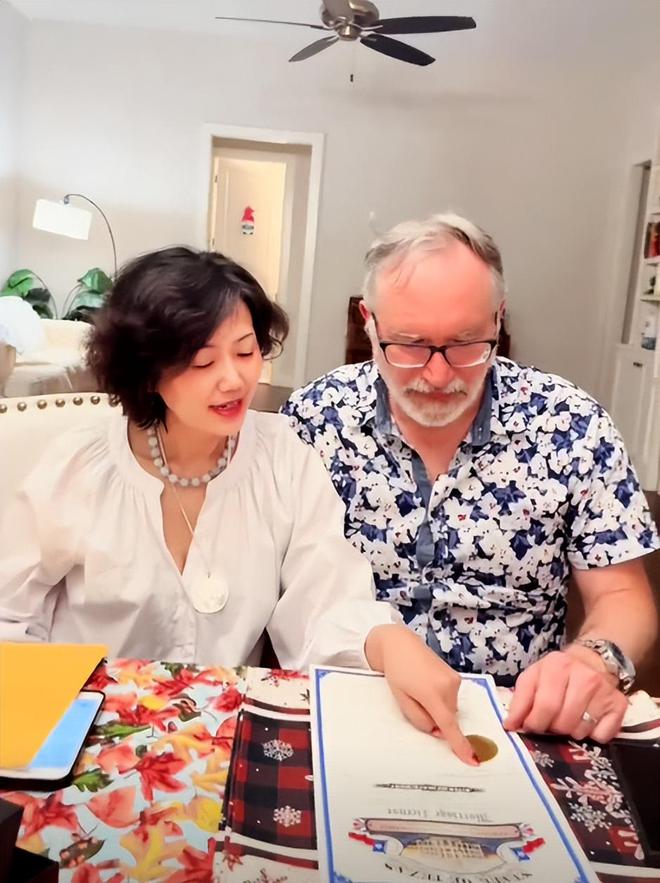 南宫2858岁天津妈妈去美国看女儿与当地医生闪婚孩子爸却在国内等她(图2)