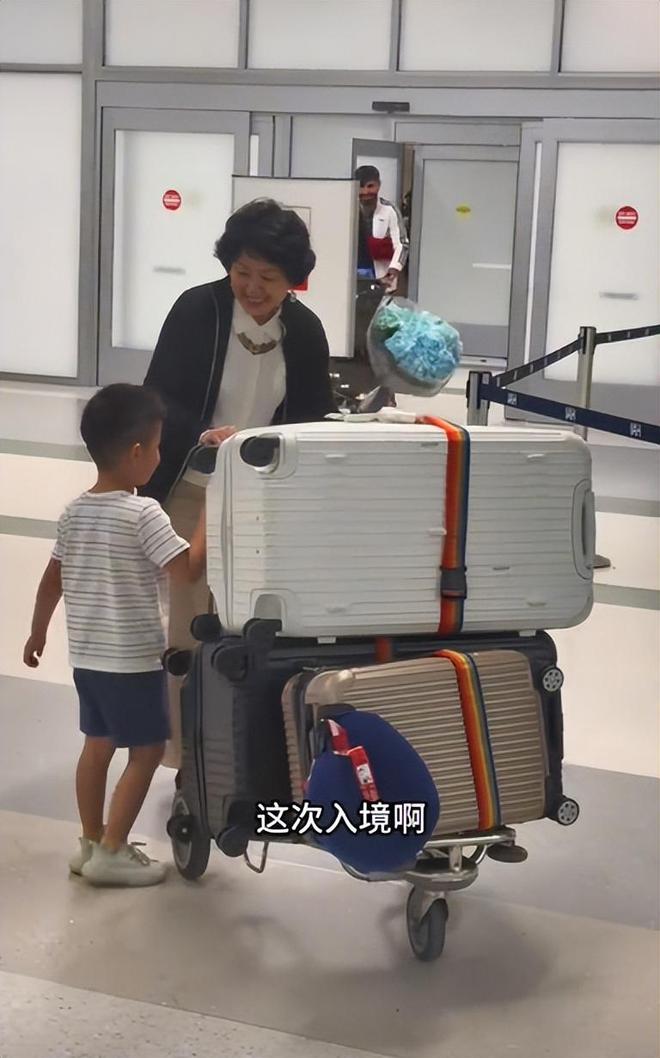 南宫2858岁天津妈妈去美国看女儿与当地医生闪婚孩子爸却在国内等她(图4)