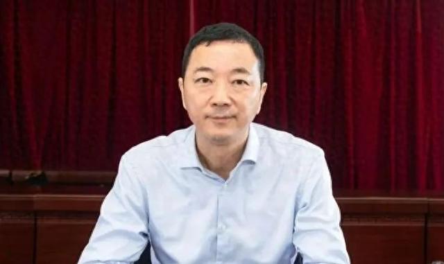 南宫NG·28(中国)官方网站江西省吉安市原副主任肖兵被决定逮捕！曾被批“生活奢(图1)