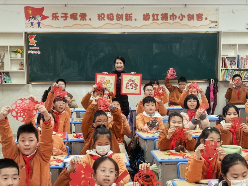 南宫28开学新程启：劳动教育“植” 根校园古韵文化焕新彩(图2)