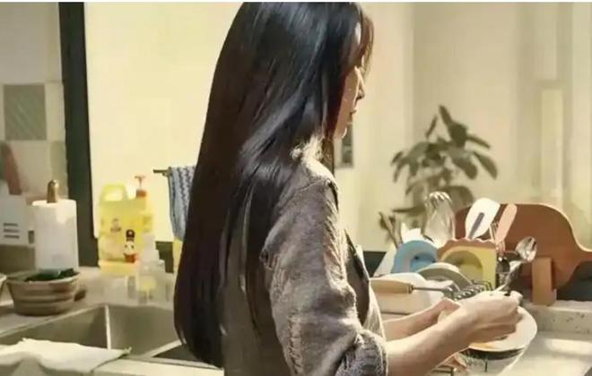 南宫28把家务育儿陪娃折合民币成了一些女人PUA男人的有力武器(图3)