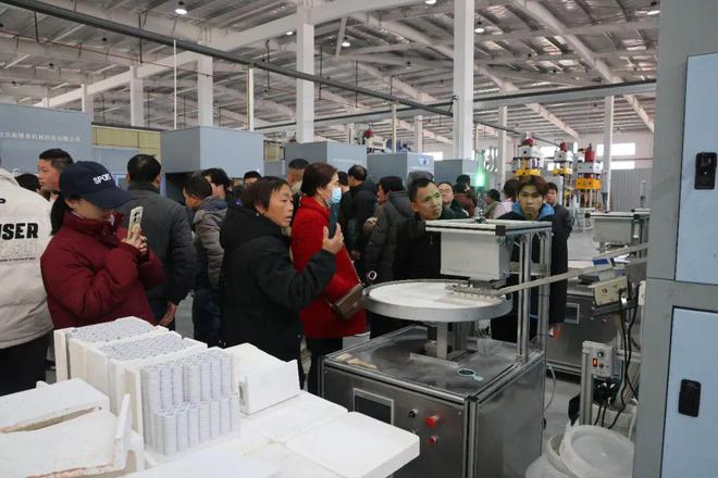南宫NG·28(中国)官方网站横街镇：“入企探岗” 打通求职者和企业之间的“最后(图1)