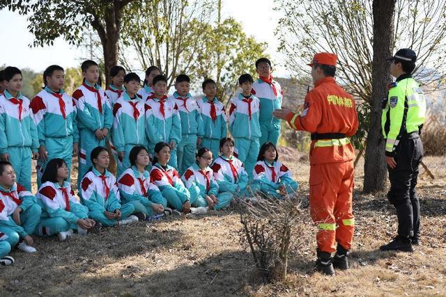 南宫28福建龙岩：实地普及安全知识为学生沉浸式灌输安全理念(图2)