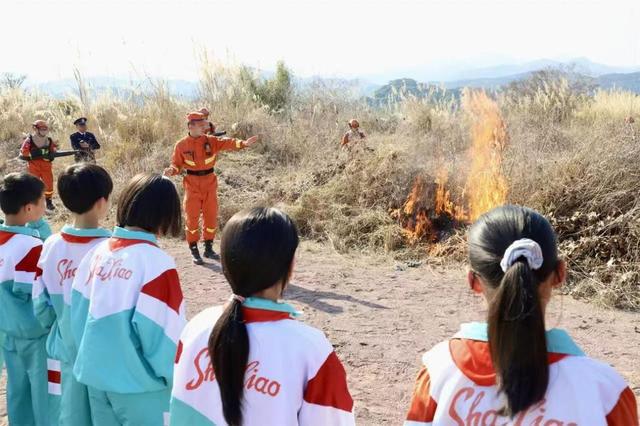 南宫28福建龙岩：实地普及安全知识为学生沉浸式灌输安全理念(图3)