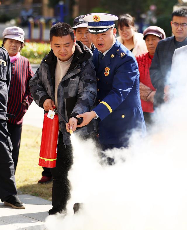 南宫NG·28(中国)官方网站学习消防知识 迎全国消防日(图4)