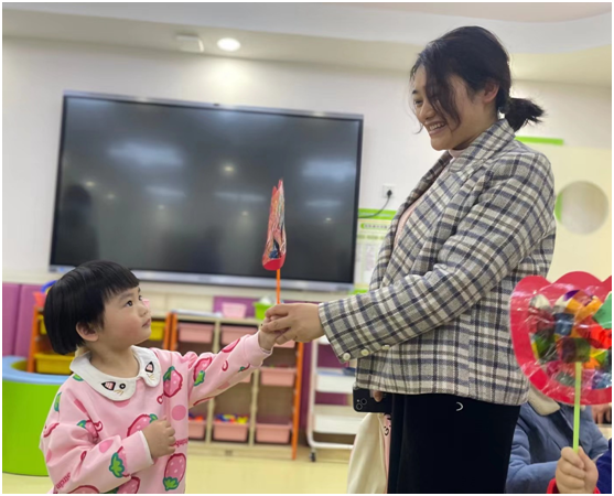 南宫28早教指导中心：童心暖三月 爱满女神节——“三八”节主题活动(图3)