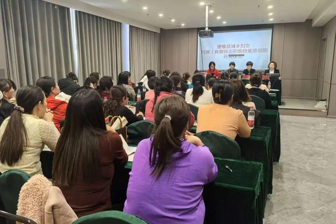 南宫28【基层动态】通榆县妇联2024年城乡妇女月嫂（育婴师）初级技能培训班结业(图1)