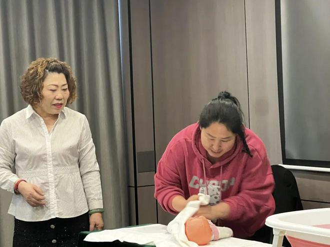 南宫28【基层动态】通榆县妇联2024年城乡妇女月嫂（育婴师）初级技能培训班结业(图3)