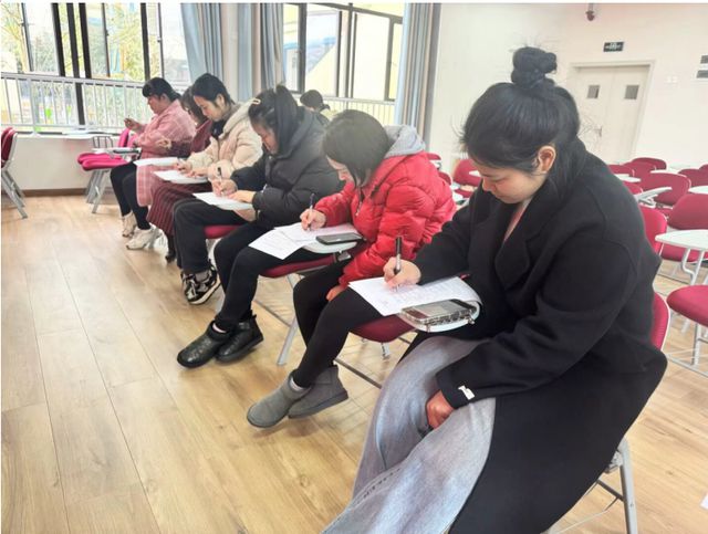 南宫28宜宾市叙州区双龙镇中心幼儿园开展保育员专业技能培训(图2)