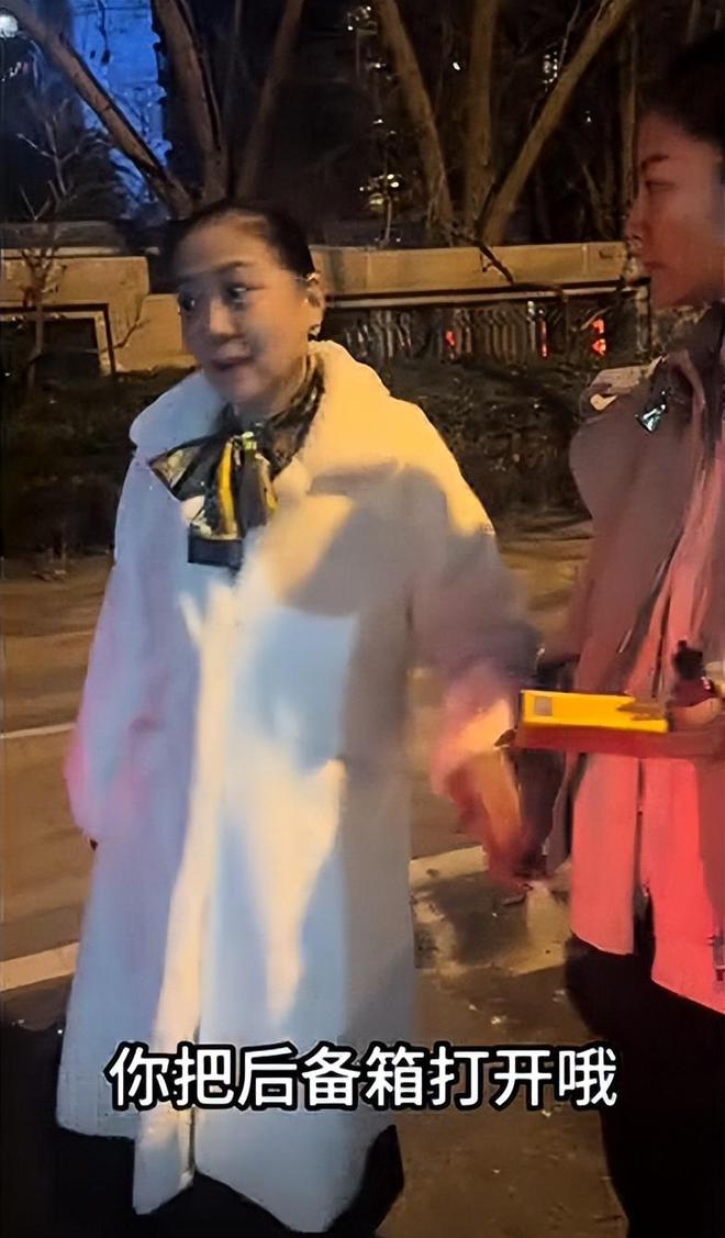 南宫NG·28(中国)官方网站演员沈丹萍64岁生日混血女儿送她15cm高跟鞋德国(图8)