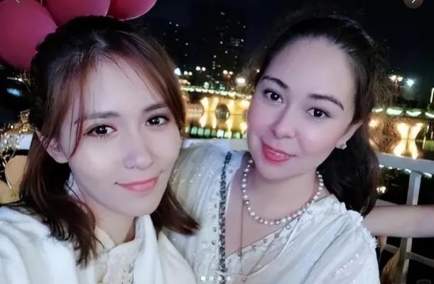 南宫NG·28(中国)官方网站演员沈丹萍64岁生日混血女儿送她15cm高跟鞋德国(图18)