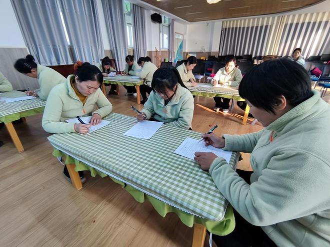 南宫28商丘市第三幼儿园（珠江路园）开展保育员老师应急知识测试(图2)