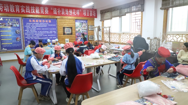 南宫28三都：500余名中小学生同台秀劳动技能(图1)